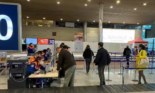 ஓமிக்ரான் வைரஸ் எதிரொலி: சிங்கப்பூரில் RTL பயணிகள் நுழைவதற்குத் தடை !