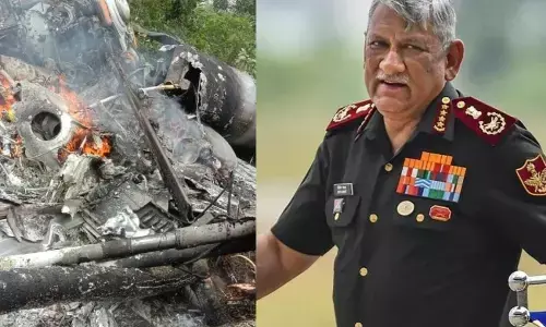 நாட்டை உலுக்கிய நீலகிரி ஹெலிகாப்டர் விபத்து! முப்படைகளின் தளபதி சேவையின் போதே வீர மரணம்!