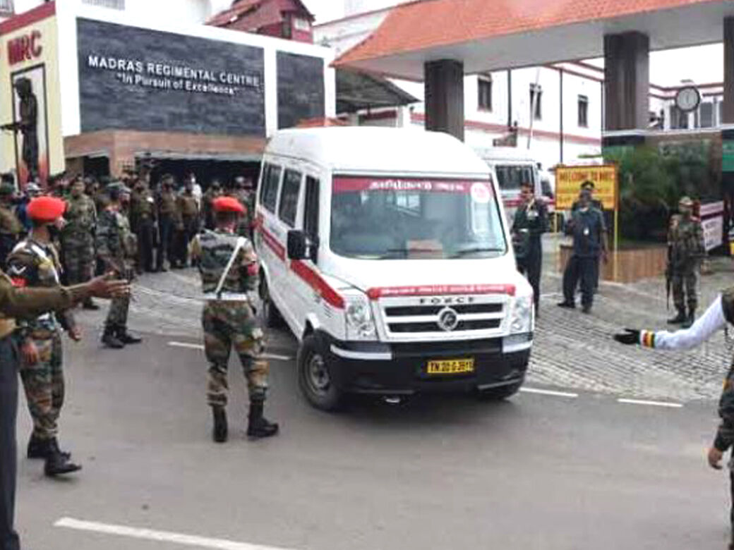 முப்படை தலைமை தளபதி, உள்ளிட்ட 13 பேர் உடல்களுடன் விமானம் டெல்லி கிளம்பியது!