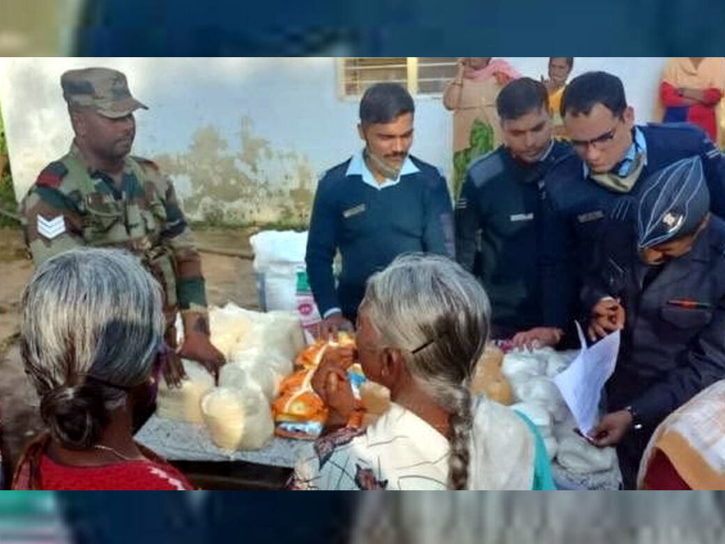 ஹெலிகாப்டர் விபத்தின்போது மீட்பு பணியில் உதவிய கிராம மக்களுக்கு நிவாரணம் வழங்கிய இந்திய ராணுவம்!