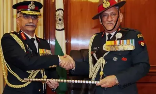 இந்தியாவின் அதிஉயரிய பாதுகாப்பு விவகாரம்: அடுத்த முப்படை தளபதியை தேர்ந்தெடுப்பதற்கான பட்டியலில் உள்ள பெயர்!