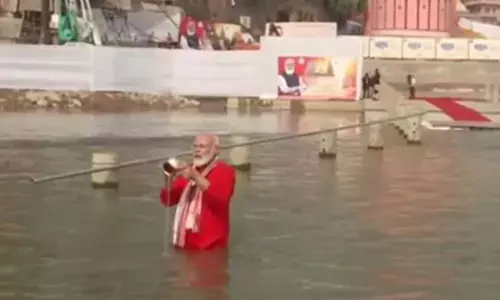 காசி விஸ்வநாதர் கோயிலை திறந்த பின்னர் கங்கையில் புனித நீராடிய பிரதமர் மோடி!