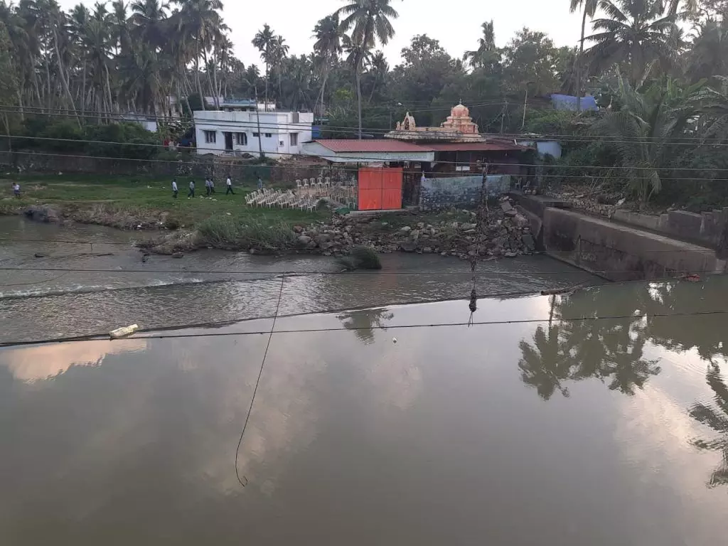 100 ஆண்டுகள் பழமை வாய்ந்த கோவிலை இடிக்க முடிவு- இந்துக்கள் எதிர்ப்பு!