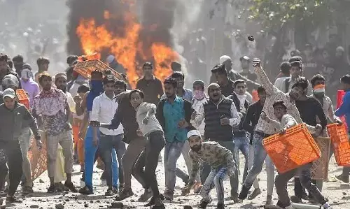 இந்துக்களின் மனதில் அச்சத்தை ஏற்படுத்துவதே நோக்கமாக இருந்தது - டெல்லி குடியுரிமை சட்ட எதிர்ப்பு கலவரத்தின் பகீர் பின்னணி!