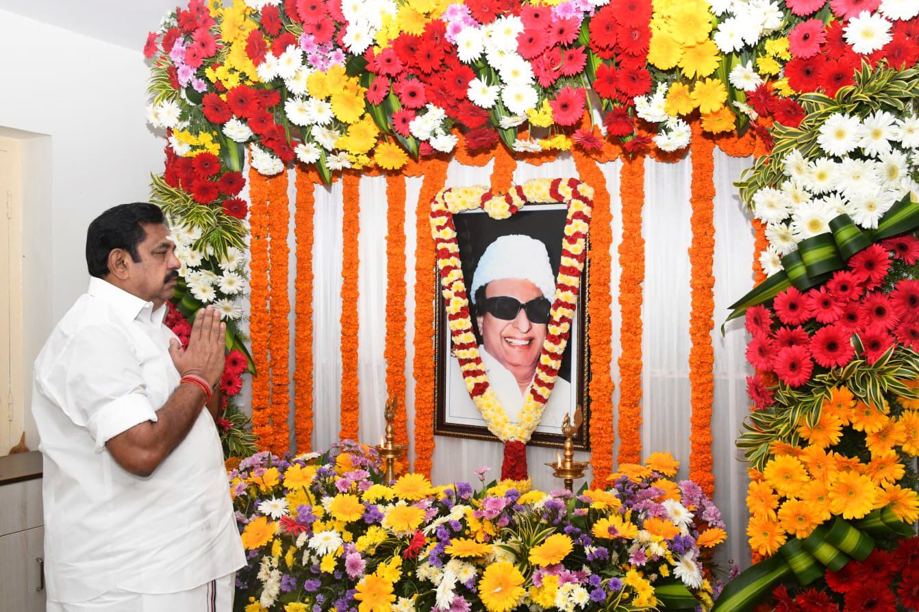 எம்.ஜி.ஆரின் 34வது நினைவு தினம்: எடப்பாடி பழனிசாமி, ஓ.பன்னீர்செல்வம் மரியாதை!