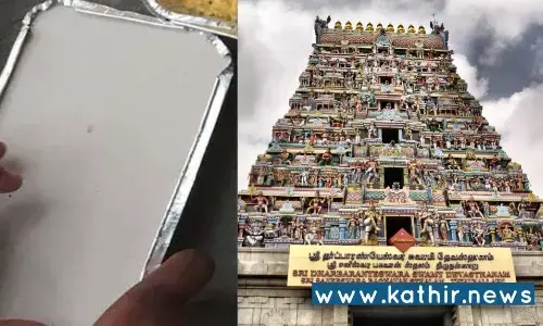 திருநள்ளாறு சனீஸ்வர பகவான் கோவில் வாசலில் கெட்டுப்போன உணவுப் பொட்டலங்களை விற்ற வியாபாரிகள் !