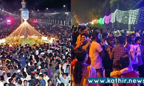 புதுவையில் புத்தாண்டு கொண்டாட குவிந்த சுற்றுலா பயணிகள்!