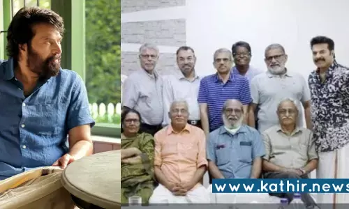 ஆ! மம்முட்டியின் நண்பர்களா இது? - வயதான நண்பர்கள் மத்தியில் யூத்தாக ஜொலிக்கும் மம்முட்டி