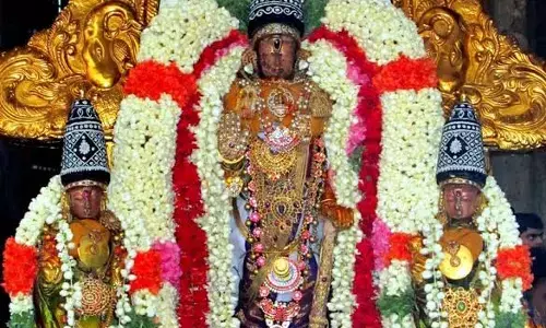 முழங்காலுக்கு கீழ் பூமிக்கடியில் இருக்கும் காணக்கிடைக்காத தரிசன கோலம்!