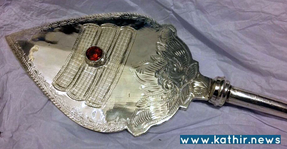 நேர்த்திக்கடனாக 'வேல்' கொடுப்பதற்கு பதில் பணம் கொடுங்கள்: பக்தரிடம் பேசிய ஆடியோவால் சிக்கிய பெண் அதிகாரி!