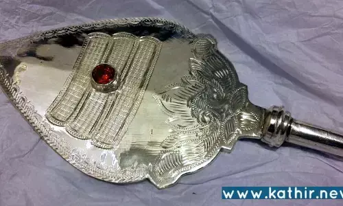 நேர்த்திக்கடனாக வேல் கொடுப்பதற்கு பதில் பணம் கொடுங்கள்: பக்தரிடம் பேசிய ஆடியோவால் சிக்கிய பெண் அதிகாரி!