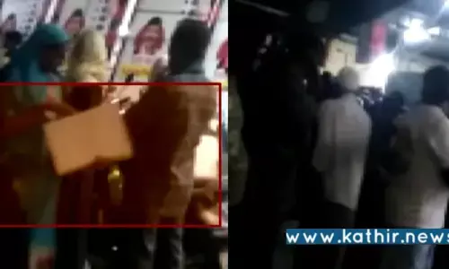 பொதுவெளியில் வாக்காளர்களுக்கு அச்சமின்றி  பணப் பட்டுவாடா செய்யும்  தி.மு.கவினர்!