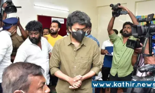 ஓட்டு போட்டுவிட்டு மன்னிப்பு கேட்டார் விஜய் - ஏன்?