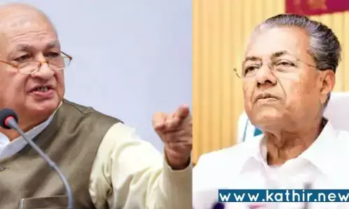 ஒரு அமைச்சருக்கு 20 பி.ஏ. எதுக்கு! கேரள அரசை லெப்ட், ரைட் வாங்கும் ஆளுநர்!