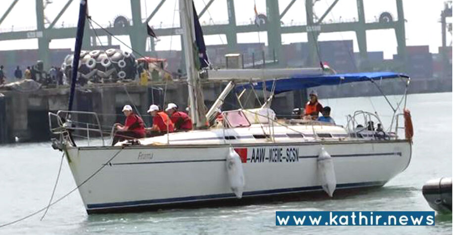 இந்திய வரலாற்றில் முதன்முறை: ராணுவ பெண் அதிகாரிகளால் இயக்கப்பட்ட பாய்மர படகு!