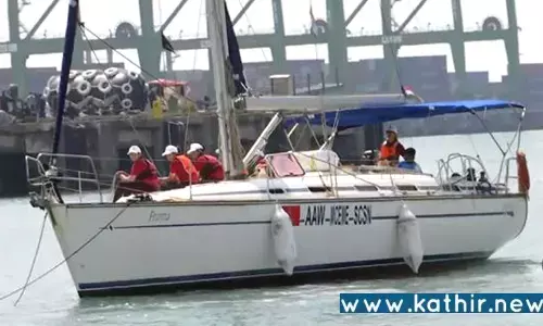 இந்திய வரலாற்றில் முதன்முறை: ராணுவ பெண் அதிகாரிகளால் இயக்கப்பட்ட பாய்மர படகு!