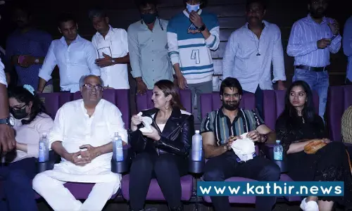 அஜித் ரசிகர்கள் புடைசூழ படம் பார்த்த போனிகபூர், ஹூமா குரோஷி