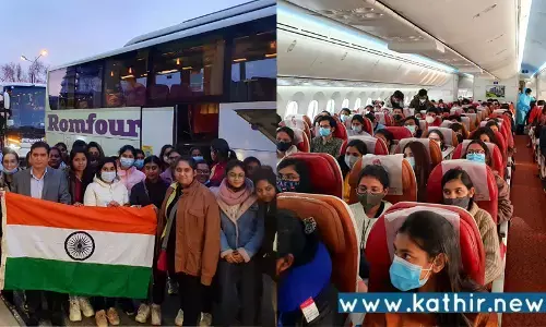 வெடிகுண்டுக்கு நடுவிலும் அசராமல் 219 மாணவர்களை அழைத்து வந்த இந்தியா!