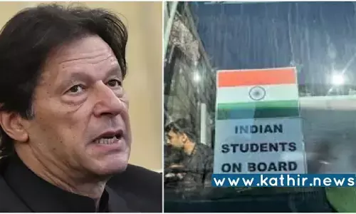 உக்ரைனில் உயிர் தப்பிக்க இதுதான் வழி! இந்திய கொடியை கையில் ஏந்தி, பாரத் மாதா கி ஜெய் என முழங்கும் பாகிஸ்தானிய மாணவர்கள்!