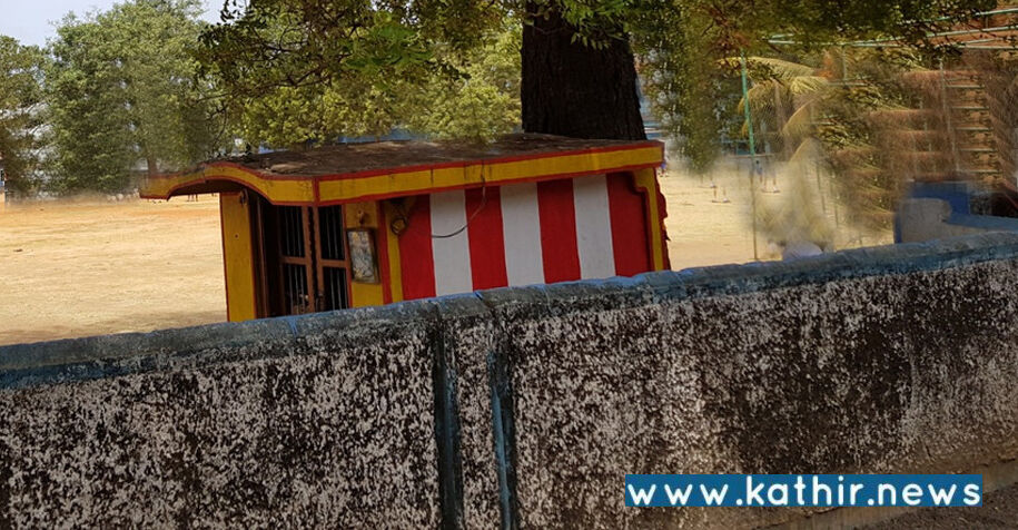 விபத்தில் உயிரிழந்த குரங்கின் உடல் கோயில் வளாகத்தில் அடக்கம்!