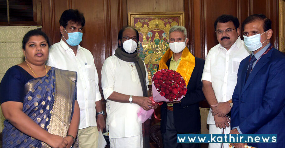 உக்ரைனில் இருக்கும் இந்தியர்களை மீட்பது எங்கள் கடமை: மத்திய அரசு!