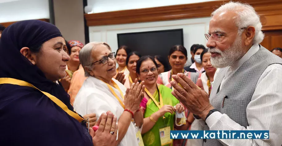 சமூகத்தின் வளர்ச்சிக்கு பெண்களின் பங்கு முக்கியமானது: மகளிர் தினத்தில் பிரதமர் மோடி வாழ்த்து!