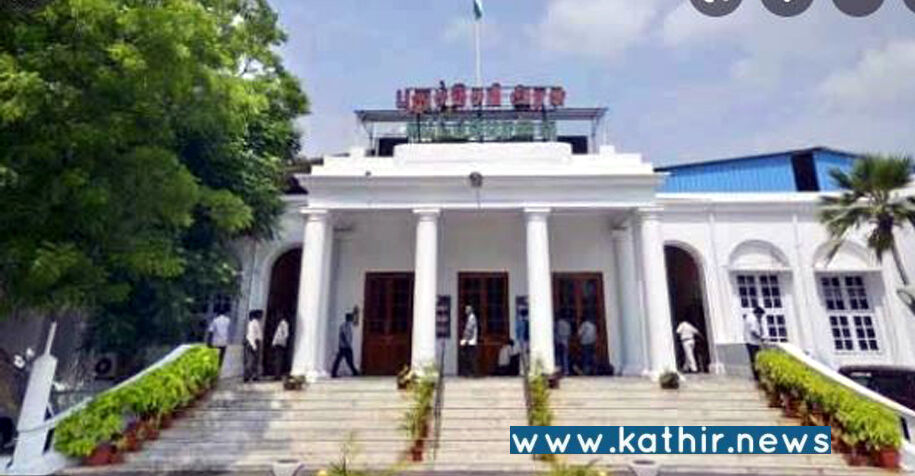 புதுச்சேரி சட்டசபையை முற்றுகையிட முயன்ற பட்டியிலன அமைப்பு!