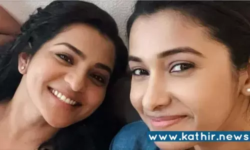 பார்வதியுடன் இணைந்த பிரியா பவானி சங்கர் பார்வதியுடன் இணைந்த பிரியா பவானி சங்கர்