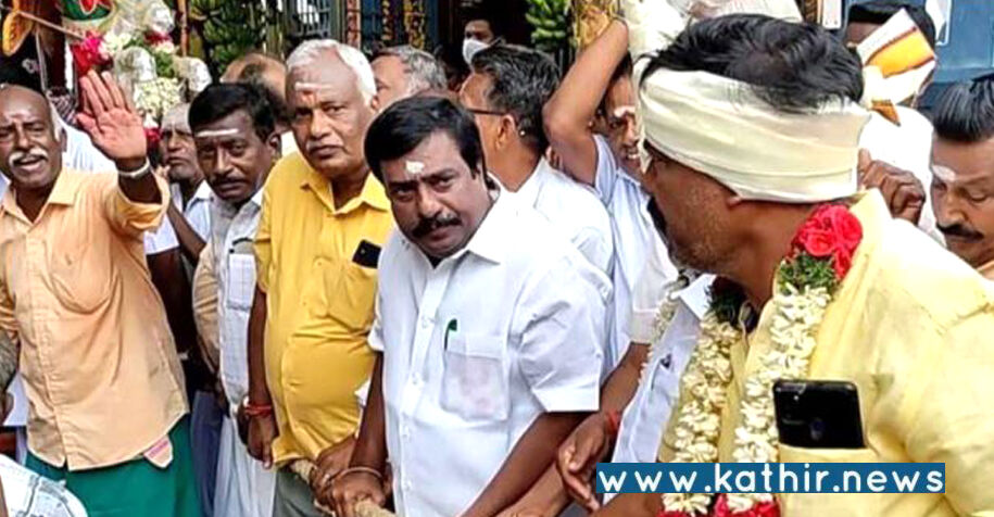 வில்லியனூர் சிவசுப்பிரமணியர் கோயில் தேரோட்டம்: வடம் பிடித்து தேரோட்டத்தை தொடங்கிய எம்.எல்.ஏ!