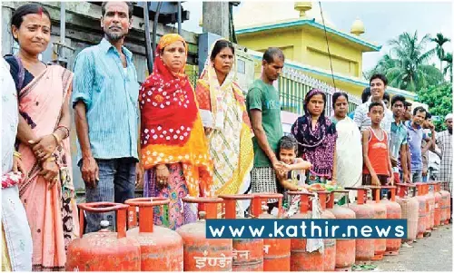 2019-ல் 1.5 லட்சம் இறப்புகளைத் தடுத்த பிரதம மந்திரி உஜ்வாலா யோஜனா திட்டம் - கிராமப்புற பெண்களின் வாழ்வை மாற்றிய அபாரம்! 2019-ல் 1.5 லட்சம் இறப்புகளைத் தடுத்த பிரதம மந்திரி உஜ்வாலா யோஜனா திட்டம் - கிராமப்புற பெண்களின் வாழ்வை மாற்றிய அபாரம்!