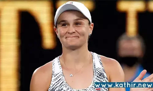 உலக நம்பர் ஒன் டென்னிஸ் வீராங்கனை திடீர் ஓய்வு!