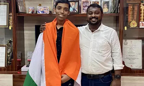 உலகின் நம்பர்-1 செஸ் வீரரை வீழ்த்திய சிறுவன் பிரக்ஞானந்தாவுடன் பா.ஜ.க செய்தித்தொடர்பாளர் SG சூர்யா சந்திப்பு!