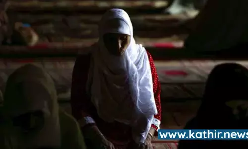 முத்தலாக் கூறியதை எதிர்த்த மனைவியை பலமுறை கத்தியால் தாக்கிய கணவன் - போலீசார் வலைவீச்சு