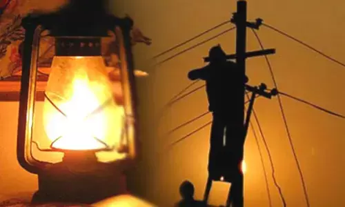 சோதனை மேல் சோதனை: இலங்கையில் 10 மணி நேரம் மின்வெட்டு!