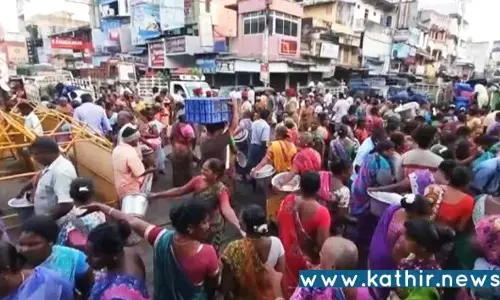 புதிய மீன் அங்காடிக்கு செல்வதற்கு எதிர்ப்பு தெரிவித்த மீனவர்கள்!