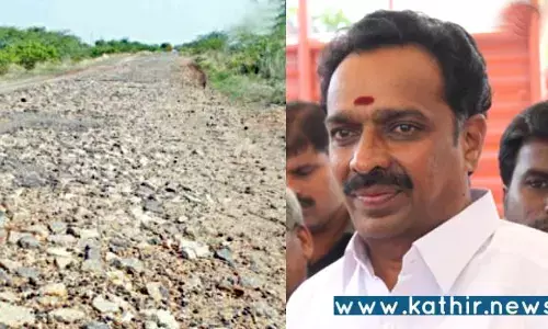 கரூரில் போடாத சாலைக்கு கணக்கு காட்டி முறைகேடு: முன்னாள் அமைச்சர் எம்.ஆர்.விஜயபாஸ்கர் புகார் மனு!