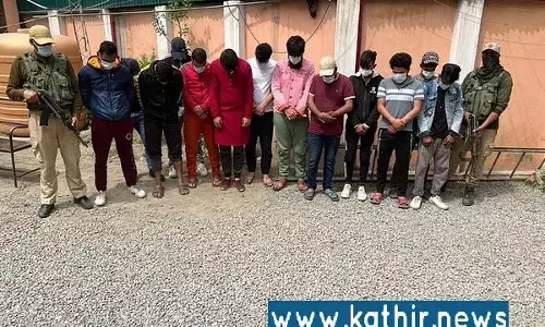 தொழுகையில் 24,000 பேரை தூண்டிவிட முயற்சி? ஸ்ரீநகர் மசூதிக்குள் இந்தியாவிற்கு எதிராக கோஷமிட்ட 13 பேர் கொண்ட கும்பல்! தொழுகையில் 24,000 பேரை தூண்டிவிட முயற்சி? ஸ்ரீநகர் மசூதிக்குள் இந்தியாவிற்கு எதிராக கோஷமிட்ட 13 பேர் கொண்ட கும்பல்!