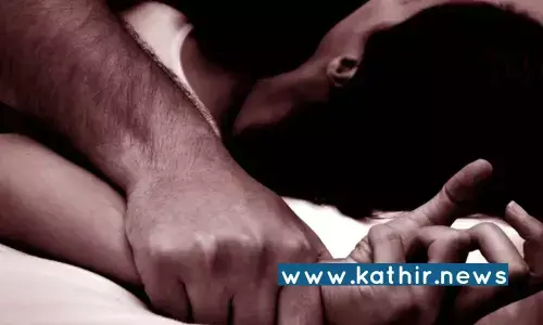 40 வயது பெண் ஒருவர் ஐந்து ஆண்களால் கூட்டு பலாத்காரம் - அந்தரங்க உறுப்புகளில் மண்ணெண்ணெய் ஊற்றி உயிருடன் எரிக்க முயற்சி!