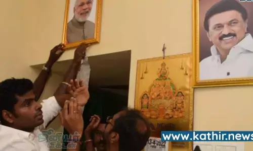 நியாயவிலைக் கடையில் பிரதமர் மோடியின் படத்தை மாட்டிய  அண்ணாமலை - இனி இப்படிதான் என மறைமுகமாக கூறுகிறாரா?