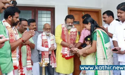 கொடுங்கலூர் அம்மன் கோவிலுக்கு வாள், சிலம்பு காணிக்கையாக அளித்த சுரேஷ்கோபி