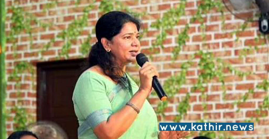 மதுக்கடைகளை மூடுவோம்ன்னு நாங்க எப்போ வாக்குறுதி கொடுத்தோம் - கனிமொழி பேச்சால் அதிர்ந்த பெண்கள்