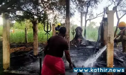 கடலூரில் அதிர்ச்சி - தீ வைக்கப்பட்ட முத்துமாரியம்மன் கோயில் கொட்டகை