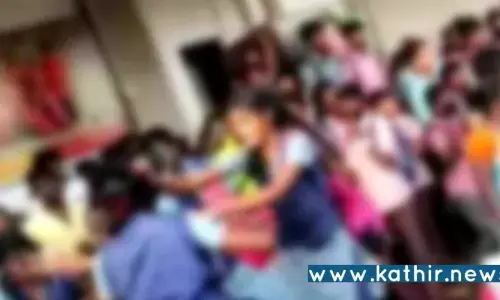 பெரியார் பேருந்து நிலையத்தில் அடித்துக்கொண்ட மாணவிகளுக்கு திடீர் சிக்கல்!