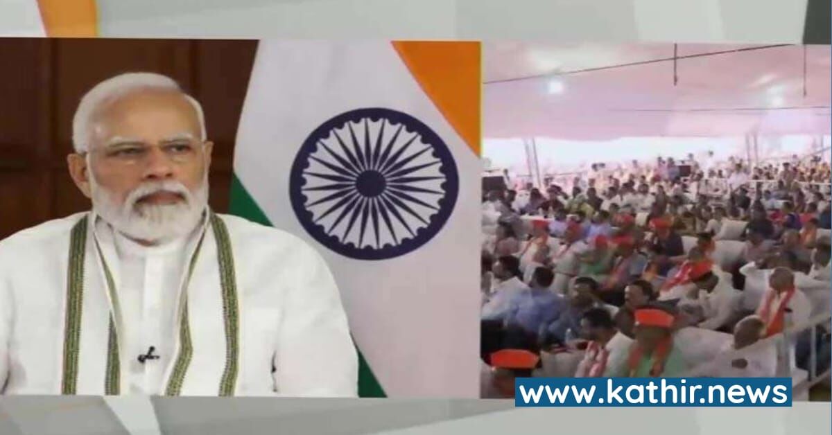 பார்வையற்ற நபரின் மகள் மருத்துவ கனவின் காரணம் கேட்டு உணச்சிவசப்பட்டு கண் கலங்கிய பிரதமர் மோடி