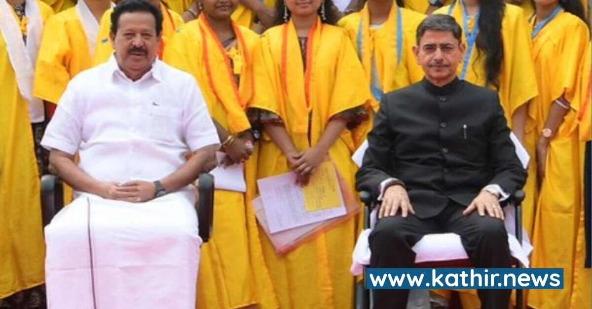 'இந்தி தெரிந்தார்கள் தமிழகத்தில் பாணி பூரி வியாபாரம் செய்து கொண்டிருக்கிறார்கள்' - ஆளுநர் ஆர்.என்.ரவி முன்னிலையில் கூறிய பொன்முடி