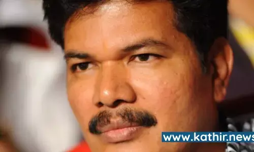 அமலாக்கத்துறை அதிகாரிகளிடம் விசாரணைக்கு ஆஜரான இயக்குனர் ஷங்கர் அமலாக்கத்துறை அதிகாரிகளிடம் விசாரணைக்கு ஆஜரான இயக்குனர் ஷங்கர்