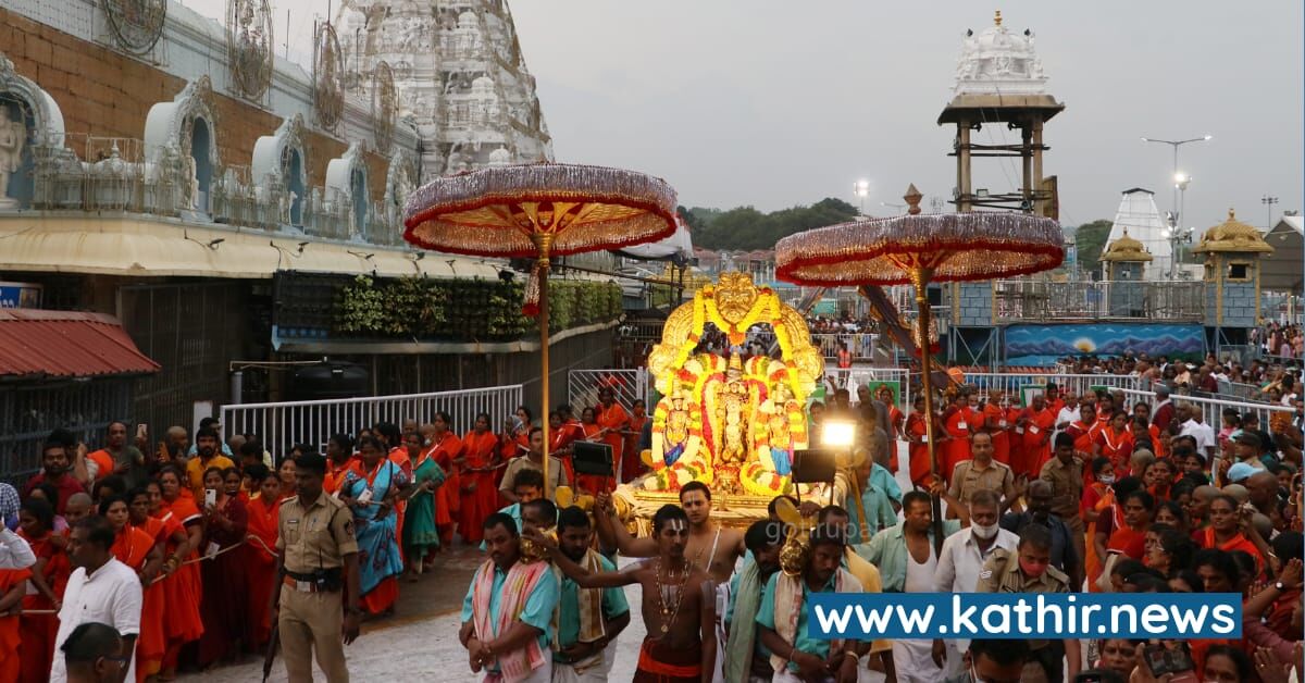 1 மணி நேரத்தில் விற்று தீர்ந்த 1.5 லட்சம் 300 ரூபாய் ஏழுமலையான் தரிசன டிக்கெட்டுகள் - திருப்பதியில் அலைமோதும் கூட்டம்