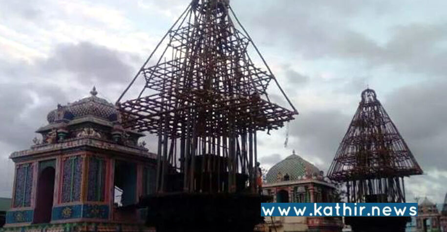 திருநள்ளாறு சனீஸ்வரர் கோயில் தேர் அலங்காரப் பணிகம் தீவிரம்!