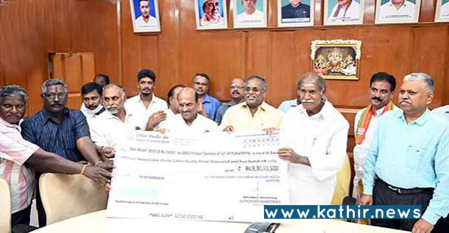 மீன்பிடி தடைகால நிவாரணம் புதுவை முதலமைச்சர் ரங்கசாமி வழங்கினார்!