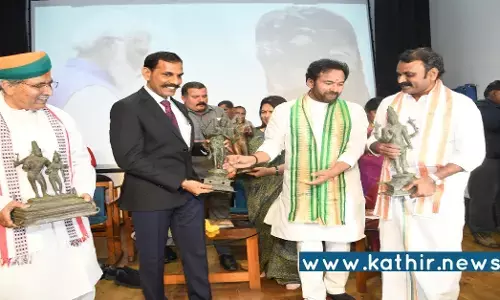 பிரதமர் மோடியின் நட்பு காரணமாக வெளிநாடுகளில் இருந்து மீட்கப்பட்ட 10 சிலைகள் - தமிழக அரசிடம் ஒப்படைத்தார் எல்.முருகன்